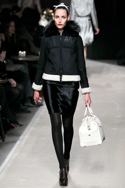 Look 10